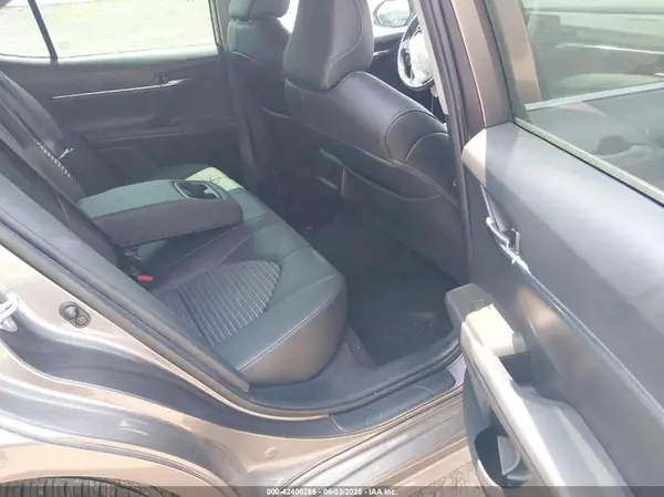 4T1G11AK1MU587787 2021 TOYOTA CAMRY - Image 8