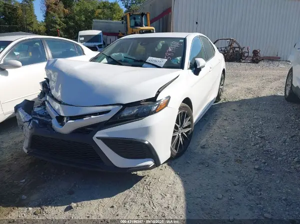 4T1G11AK1MU587918 2021 TOYOTA CAMRY - Image 2