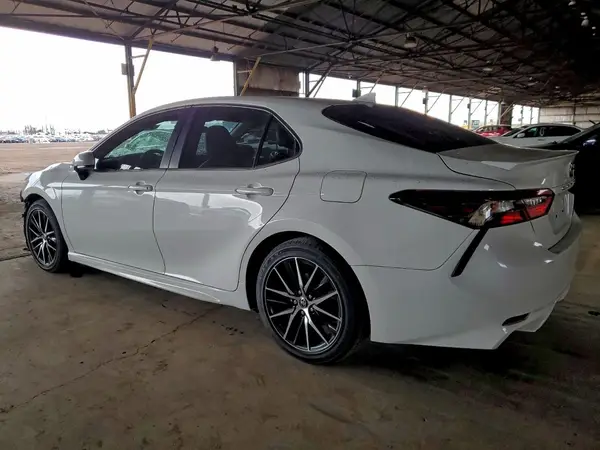 4T1G11AK1MU588616 2021 TOYOTA CAMRY - Image 2
