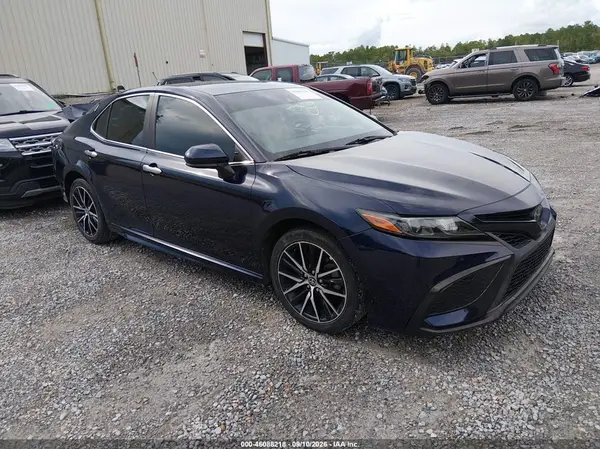 4T1G11AK1MU591774 2021 TOYOTA CAMRY - Image 1