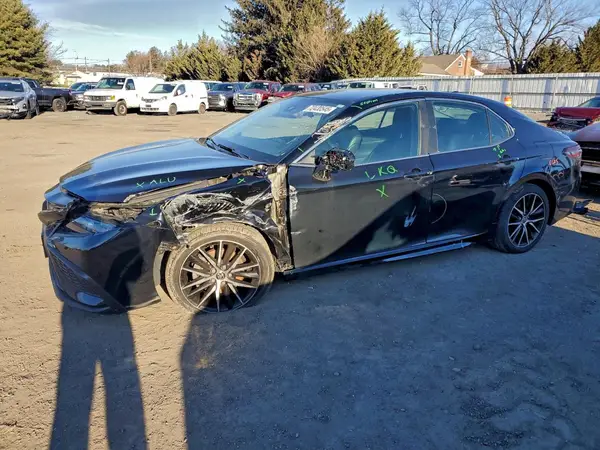 4T1G11AK1MU596991 2021 TOYOTA CAMRY - Image 1