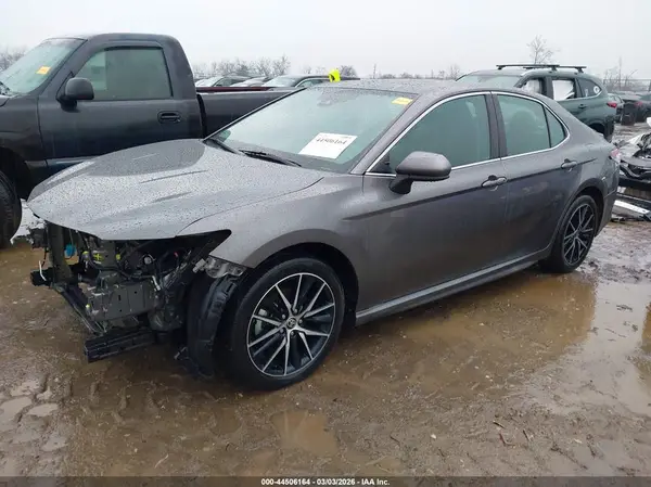 4T1G11AK1MU598420 2021 TOYOTA CAMRY - Image 2