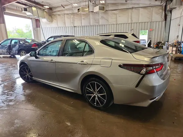 4T1G11AK1MU603941 2021 TOYOTA CAMRY - Image 2