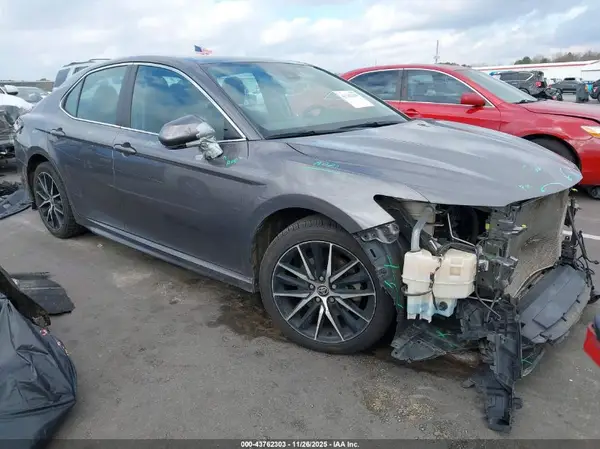 4T1G11AK1MU604037 2021 TOYOTA CAMRY - Image 1