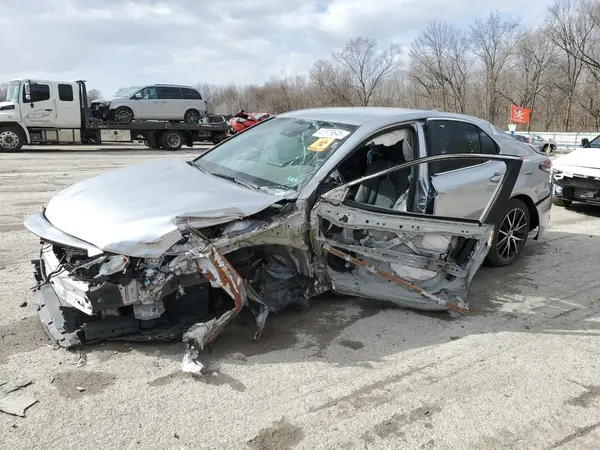 4T1G11AK1MU605737 2021 TOYOTA CAMRY - Image 1