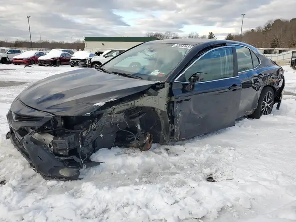 4T1G11AK1MU607858 2021 TOYOTA CAMRY - Image 1