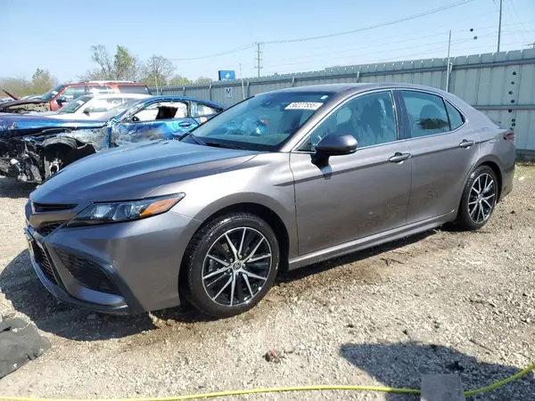 4T1G11AK1MU612168 2021 TOYOTA CAMRY - Image 1