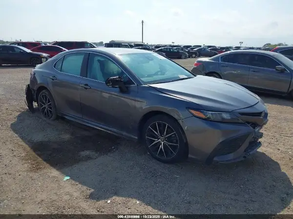 4T1G11AK1NU005303 2022 TOYOTA CAMRY - Image 1