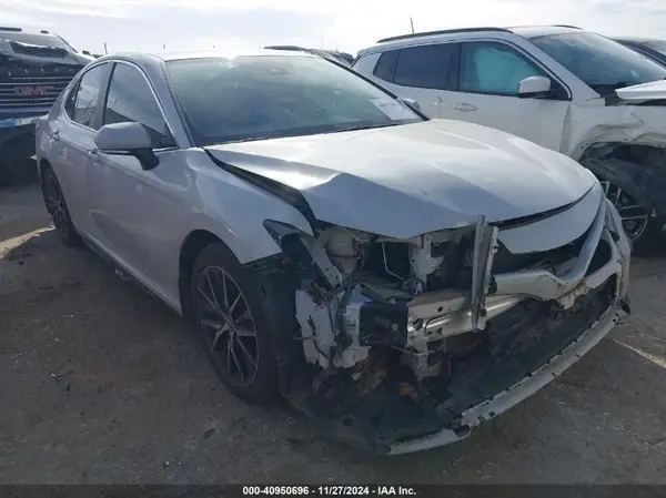 4T1G11AK1NU005706 2022 TOYOTA CAMRY - Image 1