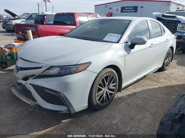 4T1G11AK1NU005706 2022 TOYOTA CAMRY - Image 2