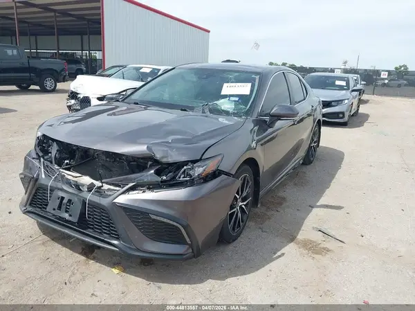 4T1G11AK1NU010145 2022 TOYOTA CAMRY - Image 2