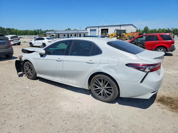 4T1G11AK1NU013059 2022 TOYOTA CAMRY - Image 2