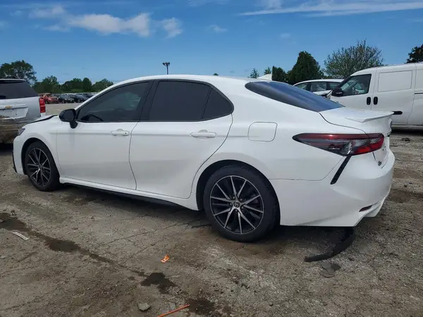 4T1G11AK1NU017662 2022 TOYOTA CAMRY - Image 2