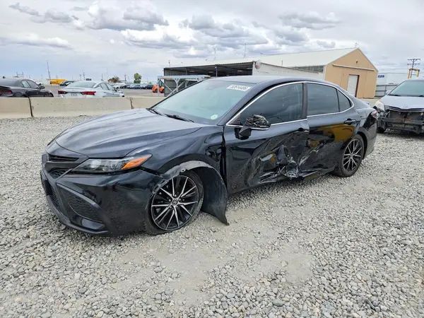 4T1G11AK1NU018133 2022 TOYOTA CAMRY - Image 1