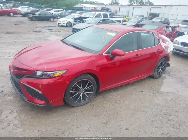 4T1G11AK1NU022697 2022 TOYOTA CAMRY - Image 2