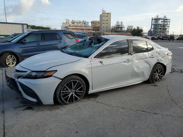 4T1G11AK1NU023624 2022 TOYOTA CAMRY - Image 1
