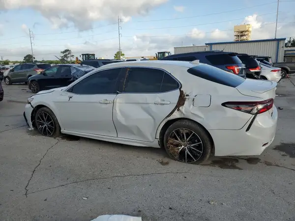 4T1G11AK1NU023624 2022 TOYOTA CAMRY - Image 2