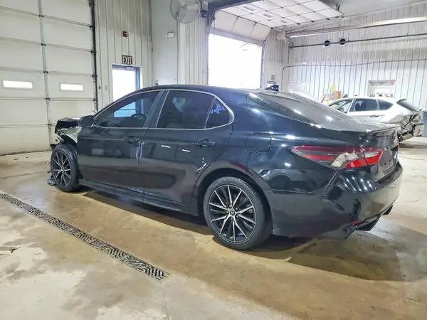 4T1G11AK1NU028855 2022 TOYOTA CAMRY - Image 2