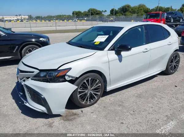 4T1G11AK1NU034901 2022 TOYOTA CAMRY - Image 2