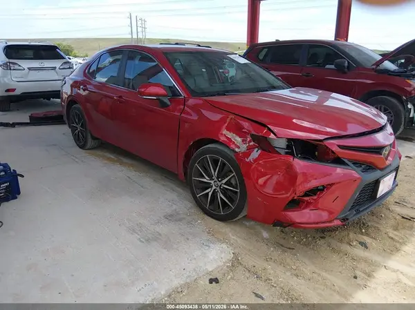 4T1G11AK1NU036311 2022 TOYOTA CAMRY - Image 1