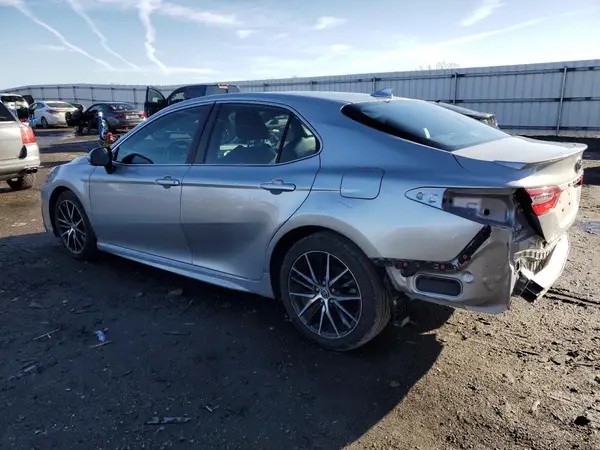 4T1G11AK1NU036910 2022 TOYOTA CAMRY - Image 2