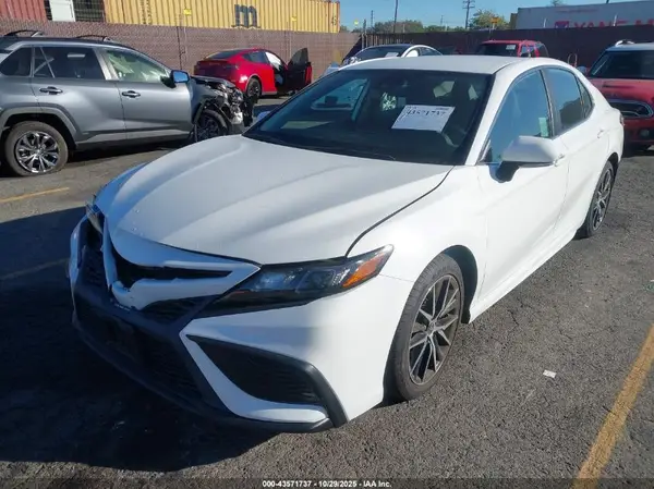 4T1G11AK1NU037443 2022 TOYOTA CAMRY - Image 2
