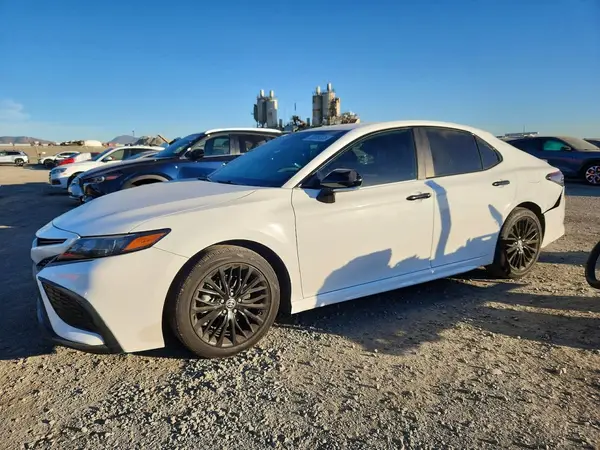4T1G11AK1NU039659 2022 TOYOTA CAMRY - Image 1