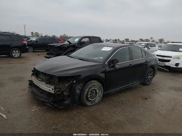 4T1G11AK1NU039967 2022 TOYOTA CAMRY - Image 2