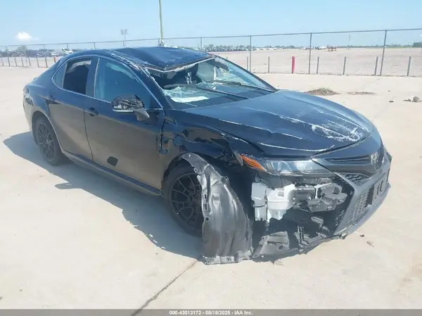 4T1G11AK1NU041721 2022 TOYOTA CAMRY - Image 1