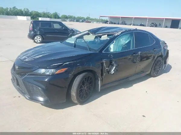 4T1G11AK1NU041721 2022 TOYOTA CAMRY - Image 2