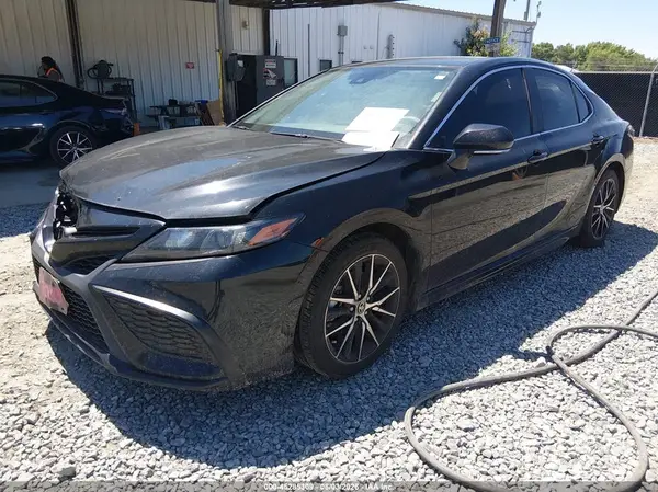 4T1G11AK1NU041945 2022 TOYOTA CAMRY - Image 2