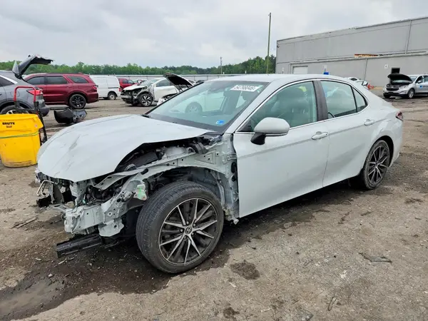 4T1G11AK1NU043419 2022 TOYOTA CAMRY - Image 1