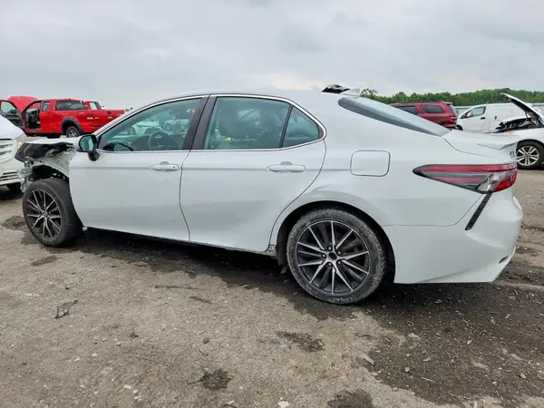 4T1G11AK1NU043419 2022 TOYOTA CAMRY - Image 2