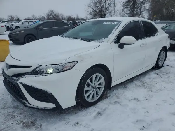 4T1G11AK1NU043565 2022 TOYOTA CAMRY - Image 1