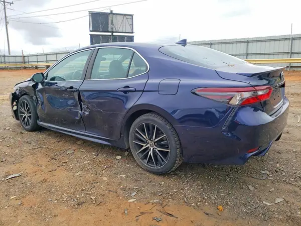 4T1G11AK1NU045932 2022 TOYOTA CAMRY - Image 2