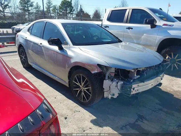 4T1G11AK1NU046675 2022 TOYOTA CAMRY - Image 1
