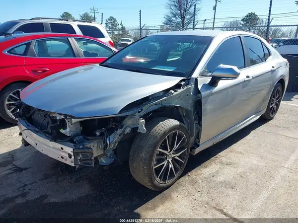 4T1G11AK1NU046675 2022 TOYOTA CAMRY - Image 2