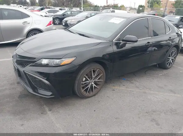 4T1G11AK1NU047972 2022 TOYOTA CAMRY - Image 2
