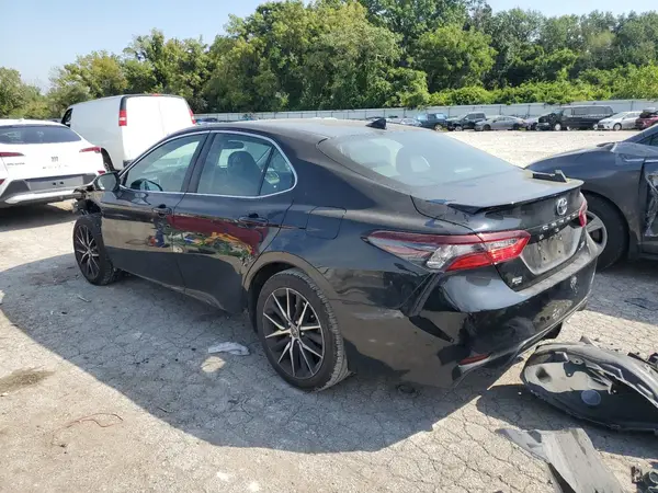 4T1G11AK1NU051388 2022 TOYOTA CAMRY - Image 2