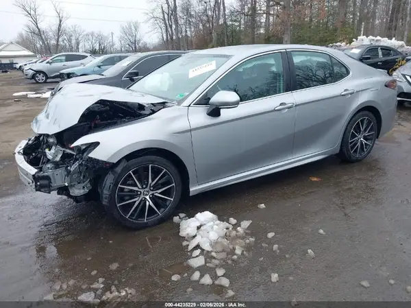 4T1G11AK1NU054372 2022 TOYOTA CAMRY - Image 2