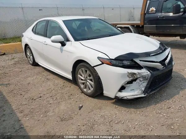 4T1G11AK1NU054694 2022 TOYOTA CAMRY - Image 1