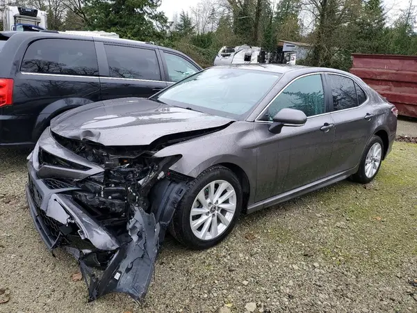 4T1G11AK1NU059829 2022 TOYOTA CAMRY - Image 1