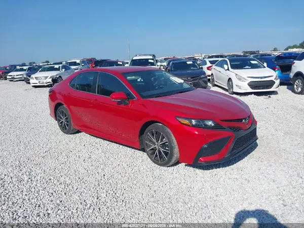 4T1G11AK1NU061273 2022 TOYOTA CAMRY - Image 1