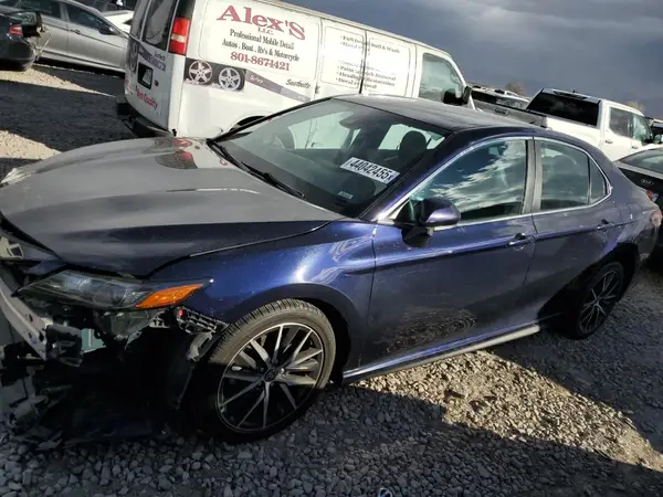4T1G11AK1NU061645 2022 TOYOTA CAMRY - Image 1