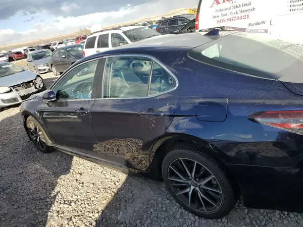 4T1G11AK1NU061645 2022 TOYOTA CAMRY - Image 2