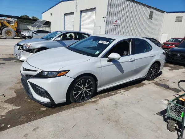 4T1G11AK1NU062827 2022 TOYOTA CAMRY - Image 1