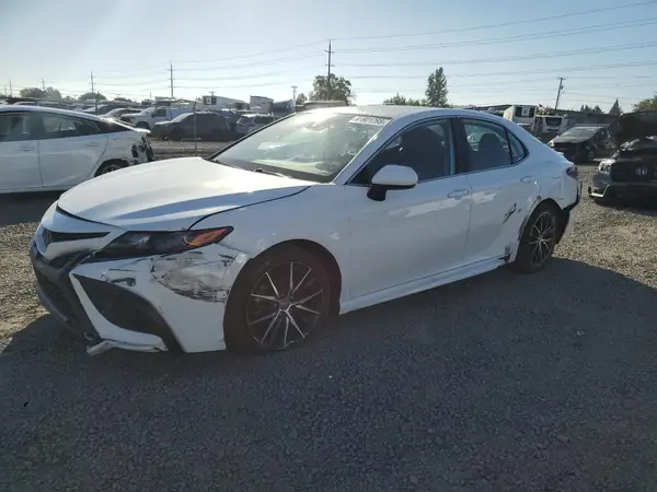 4T1G11AK1NU068238 2022 TOYOTA CAMRY - Image 1