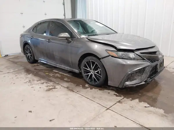 4T1G11AK1NU068272 2022 TOYOTA CAMRY - Image 1