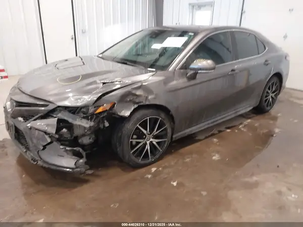 4T1G11AK1NU068272 2022 TOYOTA CAMRY - Image 2