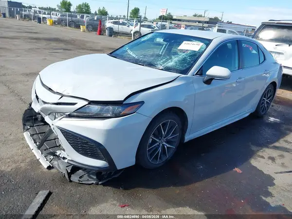 4T1G11AK1NU068305 2022 TOYOTA CAMRY - Image 2